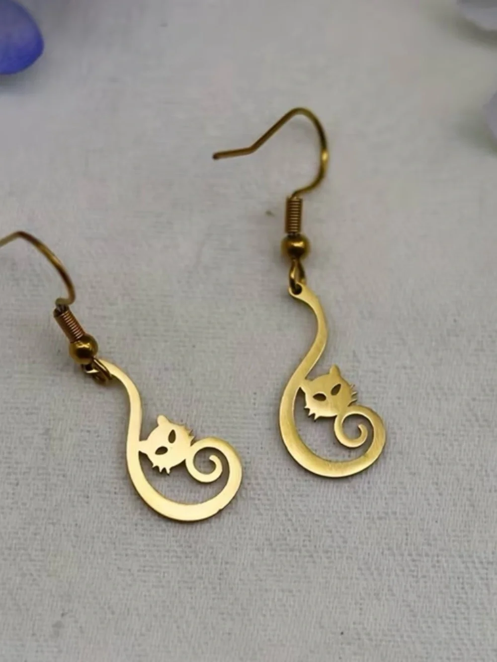 Gold Cat Silhouette Drop Earrings - Elegant Pet-Themed Jewelry